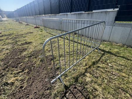 20 Stk. Absperrgitter verzinkt ca. 230x110cm, fabriksneu 20 Stk. Absperrgitter verzinkt ca. 230x110cm, fabriksneu