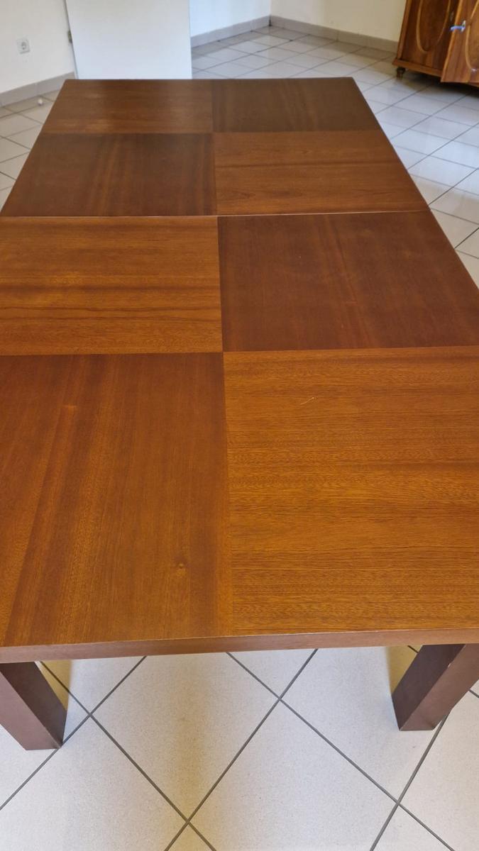 Tisch, ausziehbar, ca. 250 cm lang ausgezogen, bzw. 200 cm lang eingeklappt, 100 cm breit, 75 cm hoch?d=2026-03-26 16:47:34