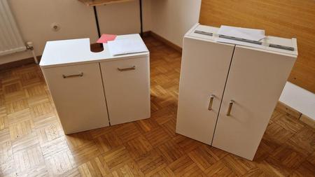 Badezimmer Schrankkombination bestehend aus Oberschrank 69,5 cm hoch x 54,5 cm breit x 22 cm tief und Unterschrank 60 cm breit x 34 cm tief x 54 cm hoch Badezimmer Schrankkombination bestehend aus Oberschrank 69,5 cm hoch x 54,5 cm breit x 22 cm tief und Unterschrank 60 cm breit x 34 cm tief x 54 cm hoch