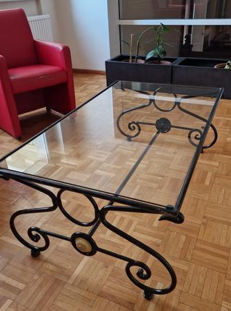 Glastisch, Gußeisen, sehr stabil, mit Goldverzierung, 1,23 cm lang x 73 cm breit x 45 cm hoch Glastisch, Gußeisen, sehr stabil, mit Goldverzierung, 1,23 cm lang x 73 cm breit x 45 cm hoch