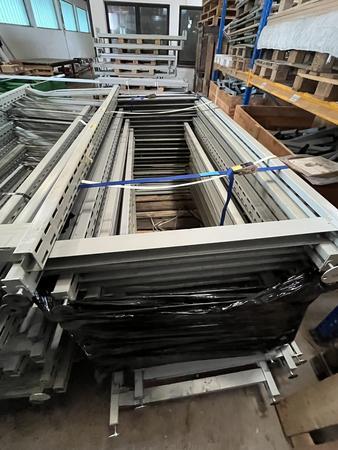 ca. 20 lfm Schwerlastregale Steher ca. 225x85 cm plus 40 St�ck Balken ca. 2.5 m