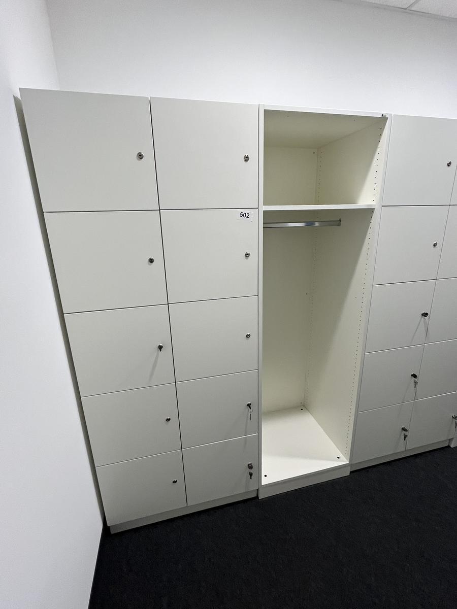 10 teiliger versperrbarer Handtaschenschrank ca. 140/60/190 cm?d=2026-03-30 20:28:32