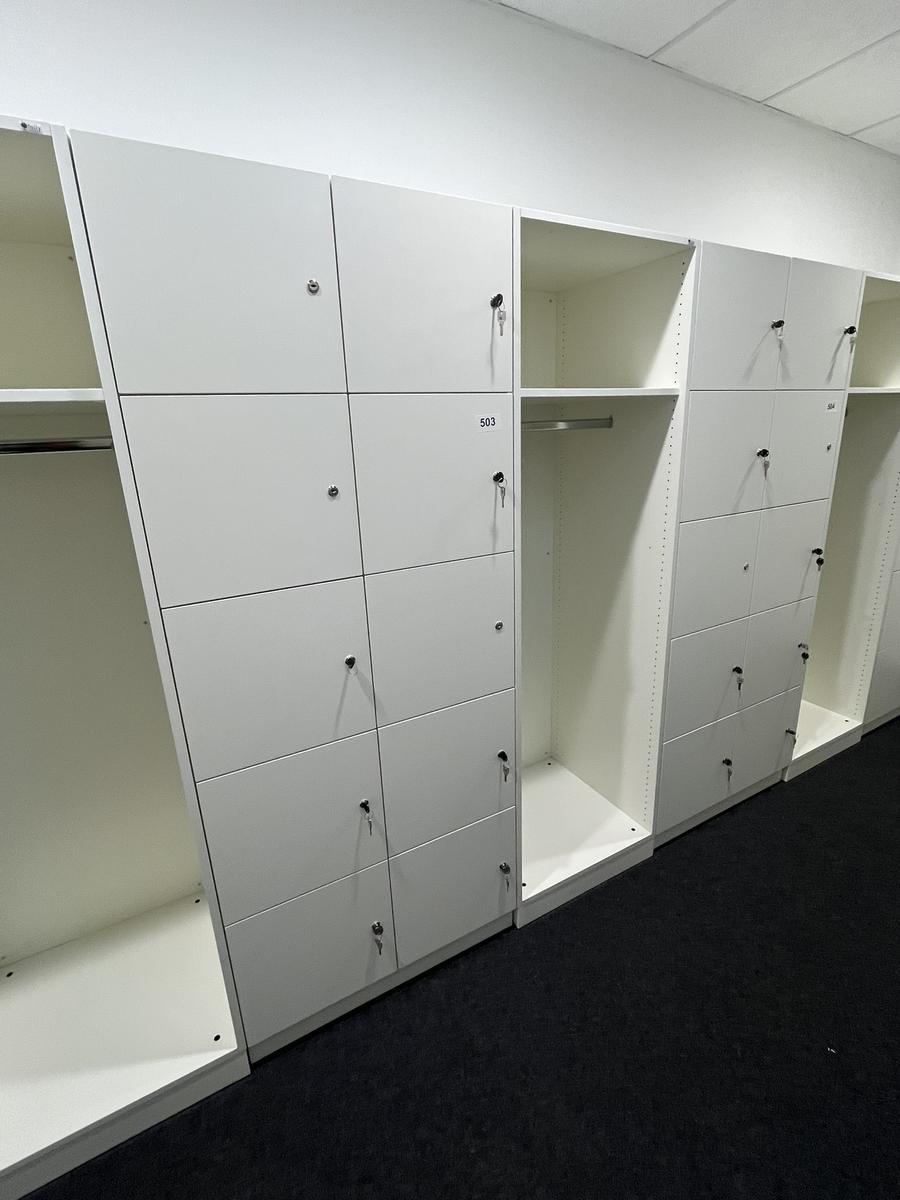 10 teiliger versperrbarer Handtaschenschrank ca. 140/60/190 cm?d=2026-03-30 20:20:23