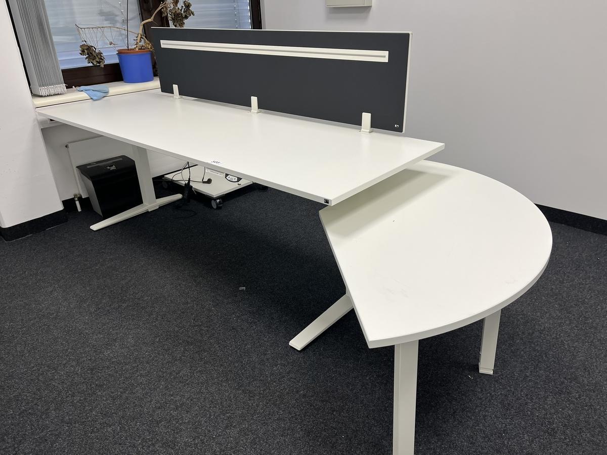 Elektrisch verstellbarer Schreibtisch 240x80 cm plus Anbaumodul 80/80 cm?d=2026-03-30 20:19:30