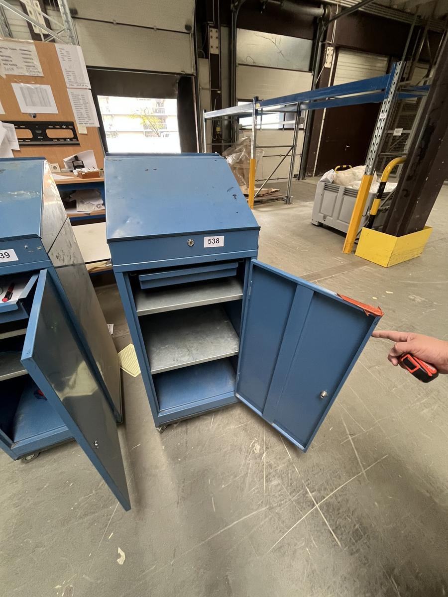 Werkzeugschrank mit Auszugslade ca. 50/135/50 cm?d=2026-03-30 20:28:31