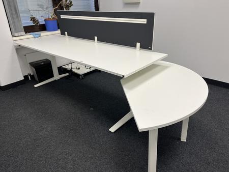 Elektrisch verstellbarer Schreibtisch 240x80 cm plus Anbaumodul 80/80 cm