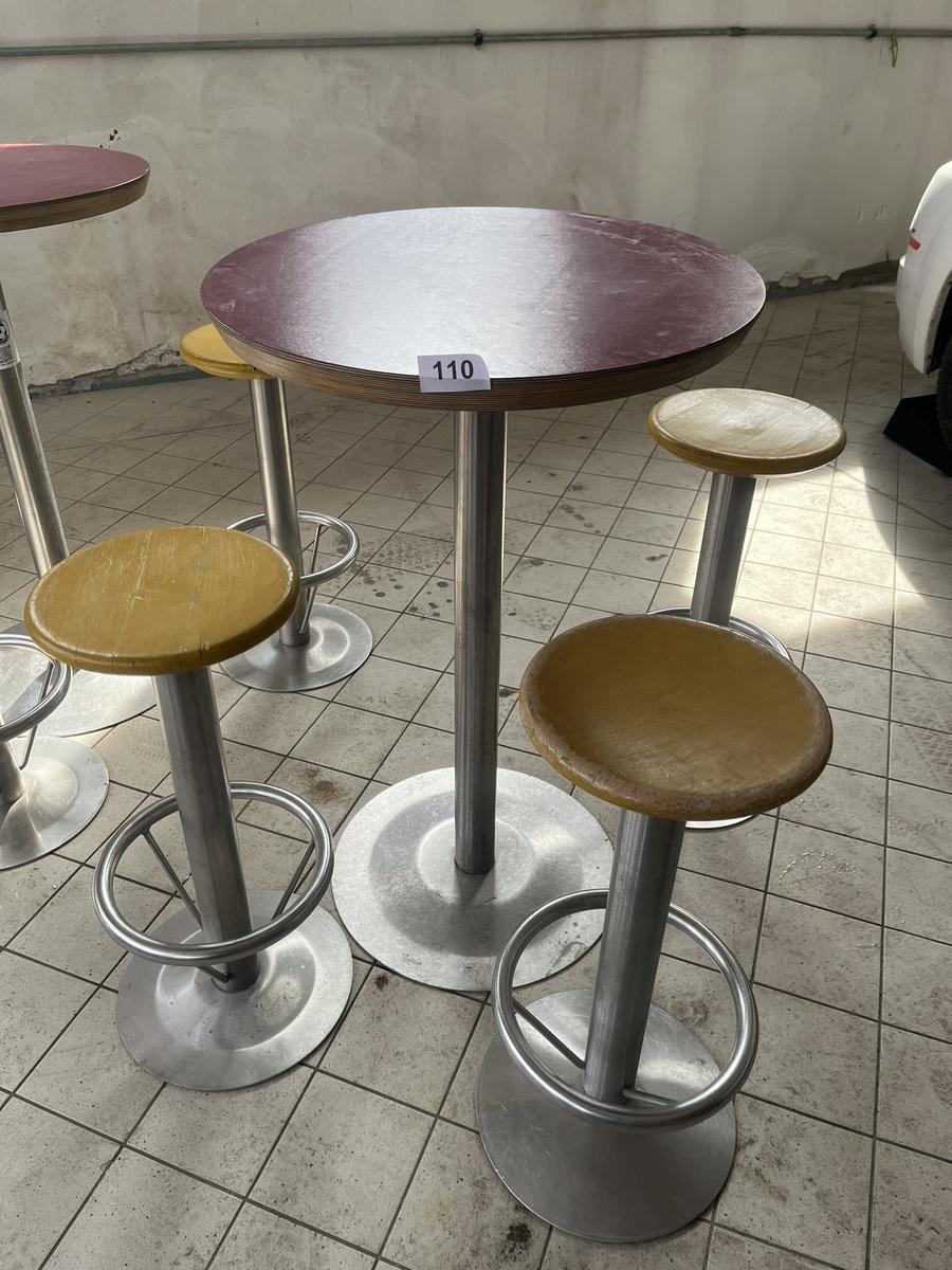 3 Stk. Barhocker, 80cm hoch und 1 Stehtisch DM 70cm, 110cm hoch