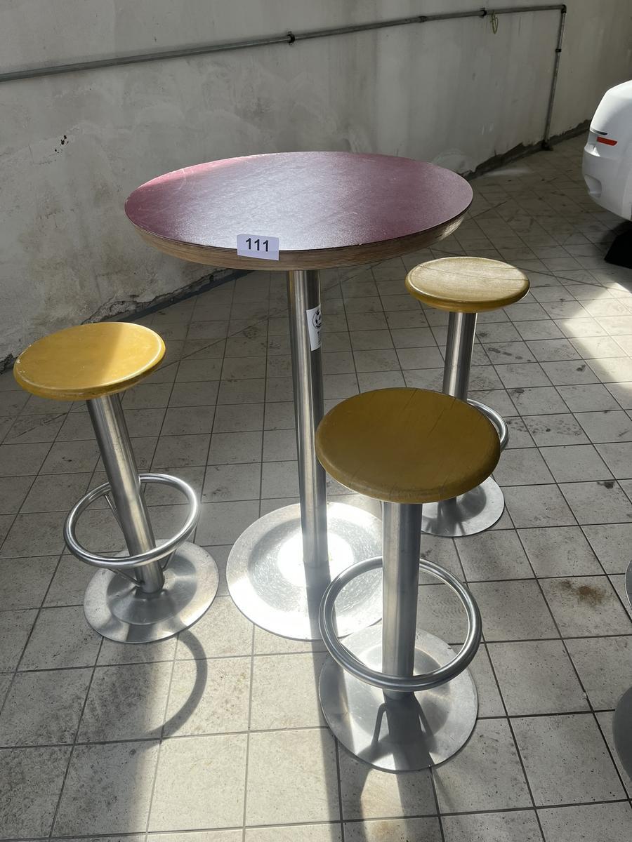 3 Stk. Barhocker, 80cm hoch und 1 Stehtisch DM 70cm, 110cm hoch