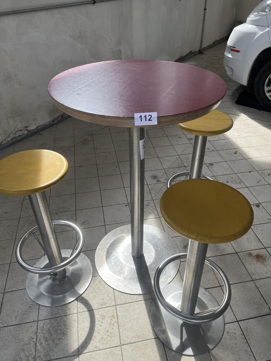 3 Stk. Barhocker, 80cm hoch und 1 Stehtisch DM 70cm, 110cm hoch?d=2026-03-30 20:47:07