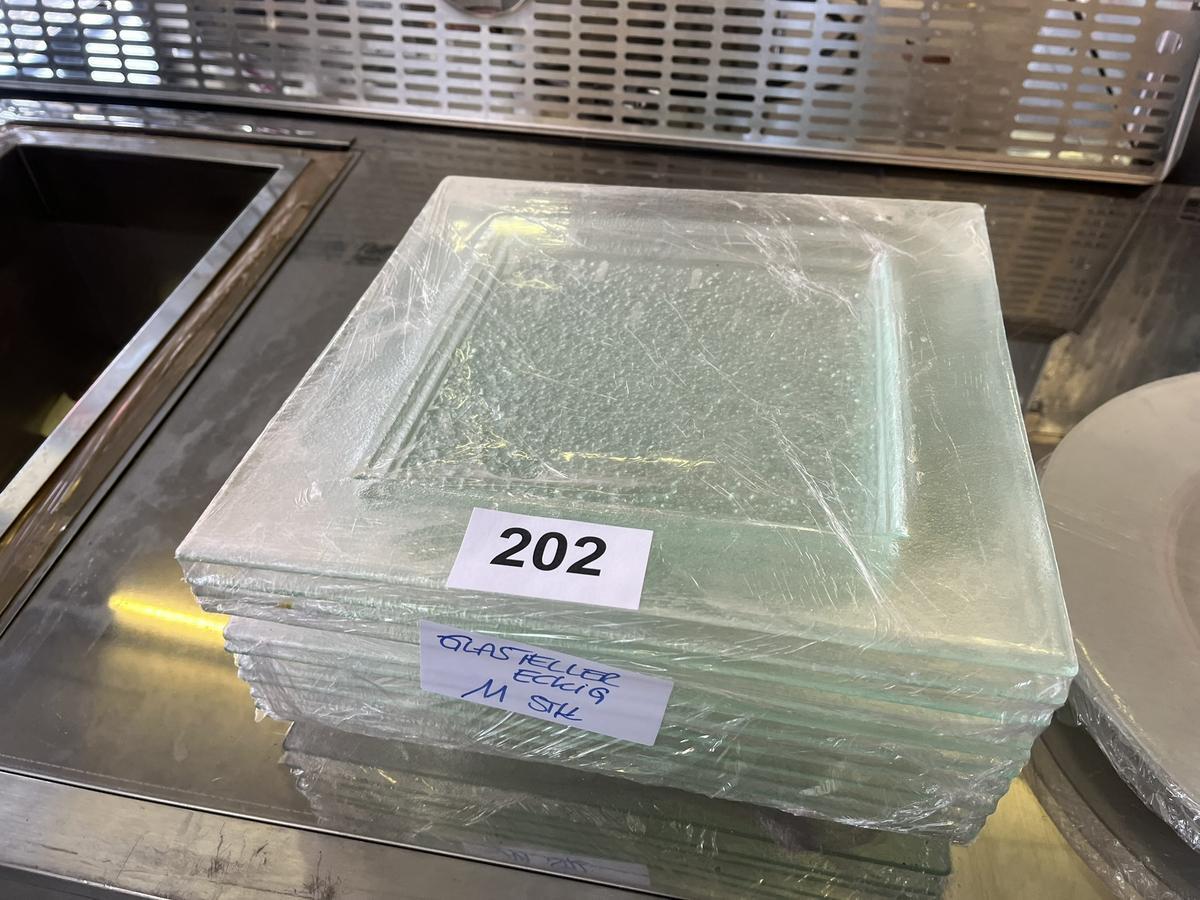 11 Stk. Glasteller 32x32cm?d=2026-03-30 22:22:08