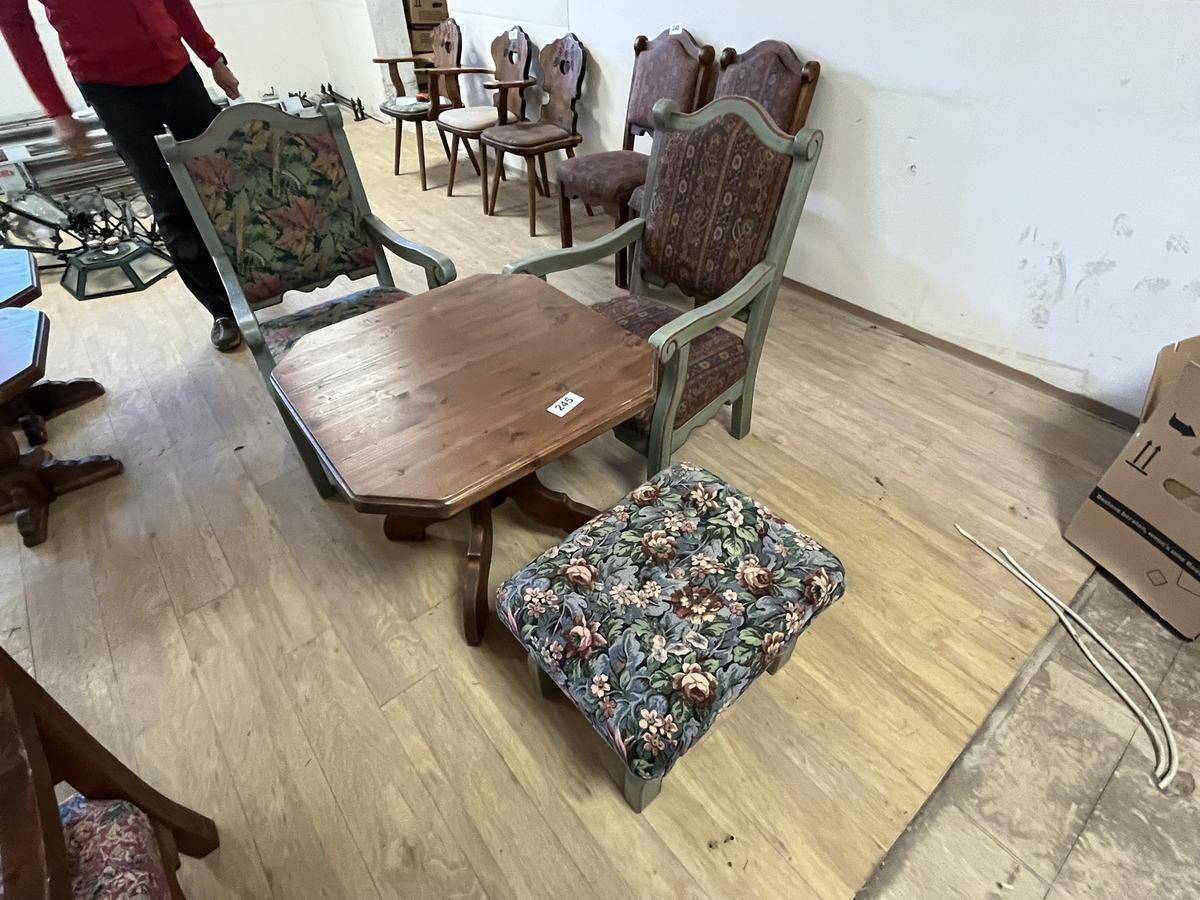 Tischkombination mit zwei St&uuml;hlen und einem Hocker?d=2026-03-30 22:22:09