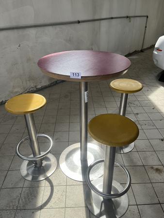 3 Stk. Barhocker, 80cm hoch und 1 Stehtisch DM 70cm, 110cm hoch 3 Stk. Barhocker, 80cm hoch und 1 Stehtisch DM 70cm, 110cm hoch