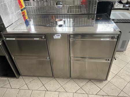 Getränkepult mit 4 Laden, ca. 140x68x86cm, mit Kühlung extern Getränkepult mit 4 Laden, ca. 140x68x86cm, mit Kühlung extern