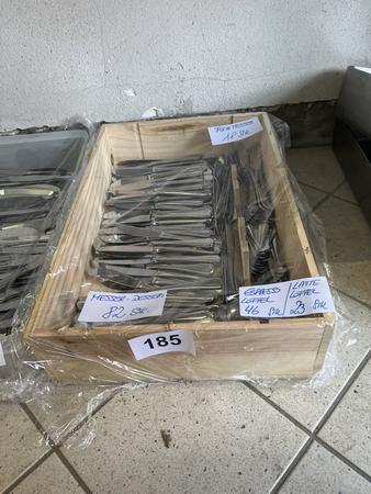 Besteckset bestehend aus 85 Dessertmesser, 18 Fischmessern, 46 Stk. Espressolöffeln und 23 Stk. Latte Macchiato Löffel Besteckset bestehend aus 85 Dessertmesser, 18 Fischmessern, 46 Stk. Espressolöffeln und 23 Stk. Latte Macchiato Löffel