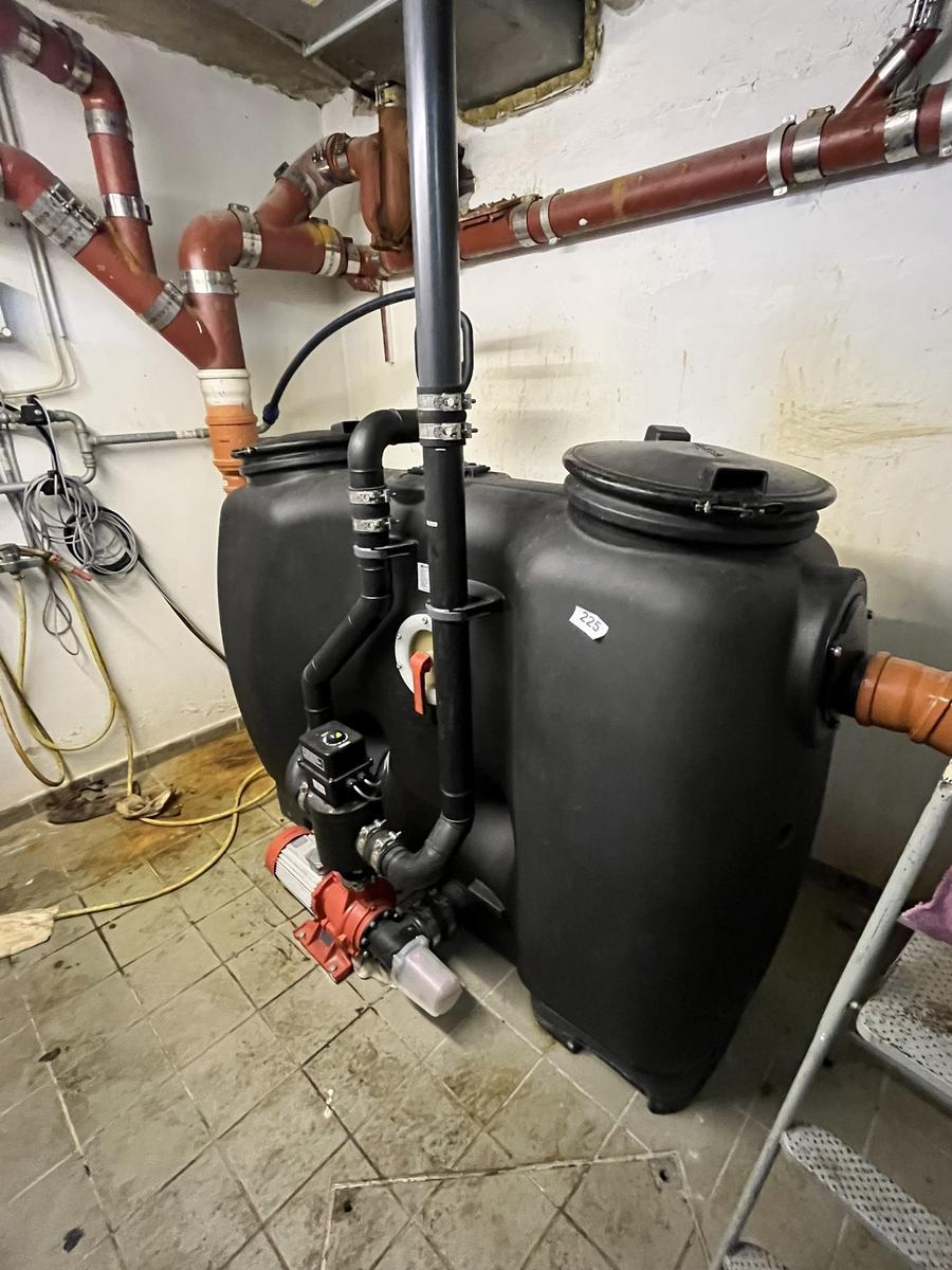 EASY CLEAN Fettabscheidermodul PV/S Automix mit Pumpen,geleert,Bj.2016 ca.200 kg 215/860/1780 mm?d=2026-04-12 11:26:41