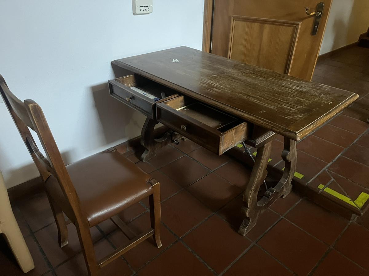 Tisch mit 2 Laden + 1  Stuhl, 140 x 65 x 80