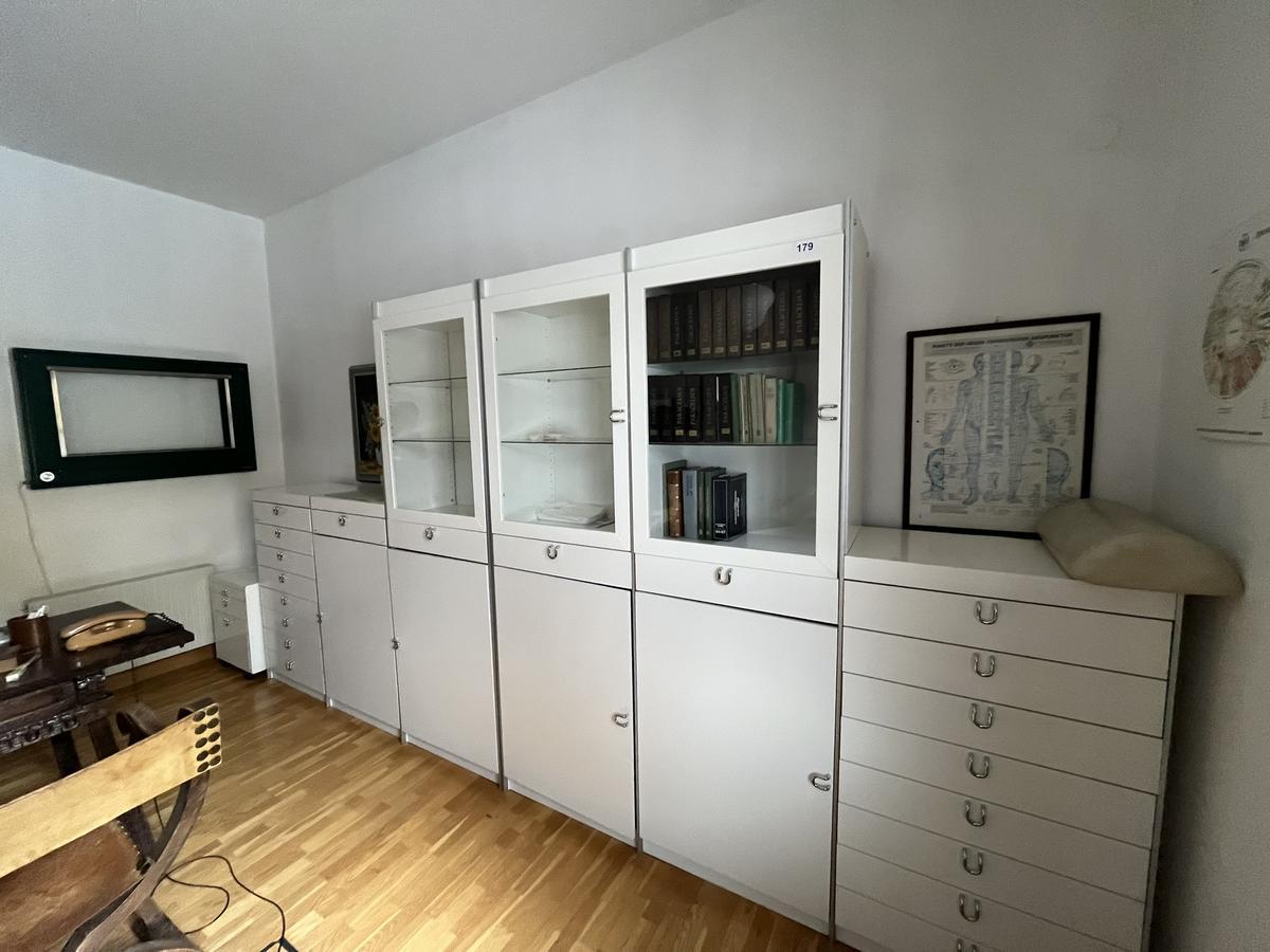 Schrankverbau 4-teilig, 390 x 40 x 208, inkl. 2 Rollcontainer?d=2026-04-15 00:04:49