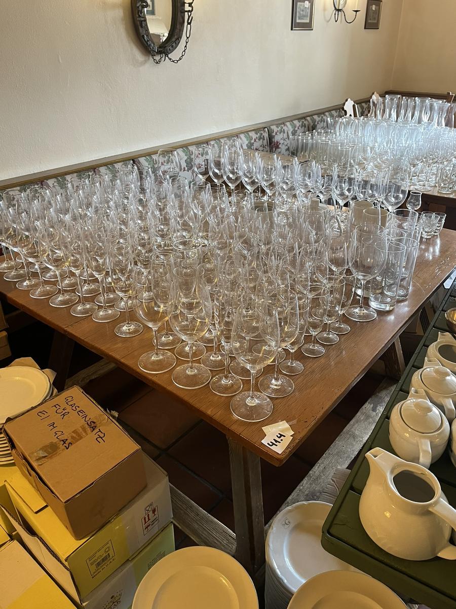 Tisch ca. 130 x 120 x 75?d=2026-04-14 22:11:15