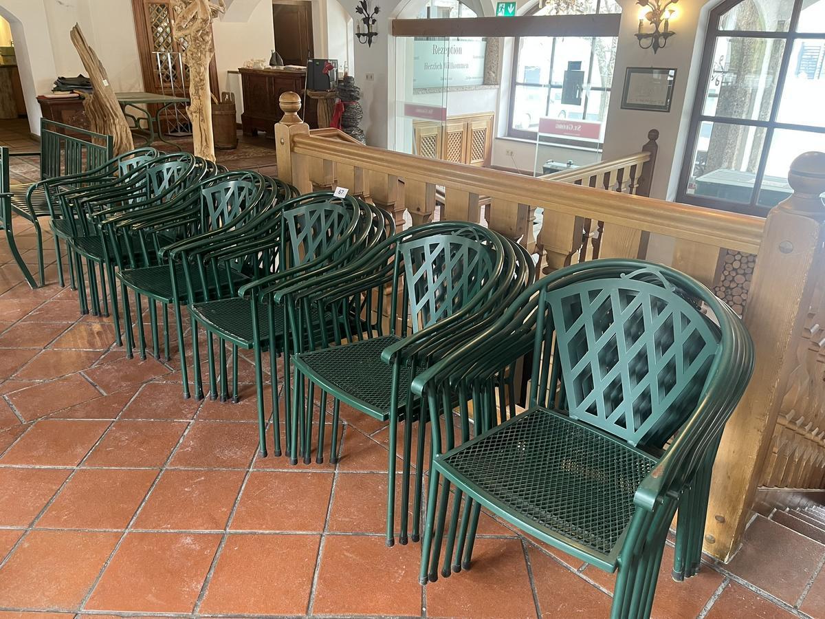 Sitzgruppe Set bestehend aus 22 St&uuml;hlen stapelbar, 3 B&auml;nke 130 x 50 x 85, 4 Tische 75 x 75 x 75