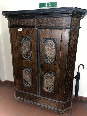 Bauernkasten, 146 x 60 x 180 Bauernkasten, 146 x 60 x 180