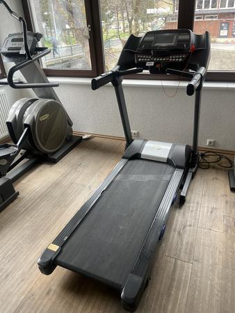 Fitnessgerät / Laufband, Juskys Mod. Speedrunner 6000 polar, Bj 2017, 80 x 190 x 145, defekt Fitnessgerät / Laufband, Juskys Mod. Speedrunner 6000 polar, Bj 2017, 80 x 190 x 145, defekt