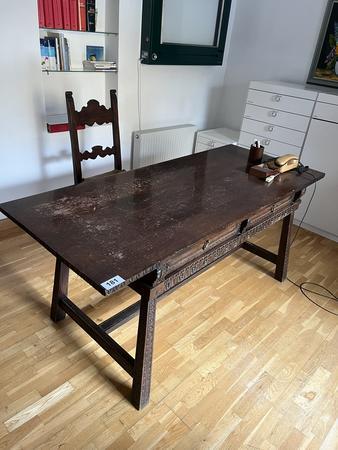 Tisch mit Schnitzeinlage, Lade o. Schlüssel, mit 1 Stuhl, 177 x 75 x 75 Tisch mit Schnitzeinlage, Lade o. Schlüssel, mit 1 Stuhl, 177 x 75 x 75