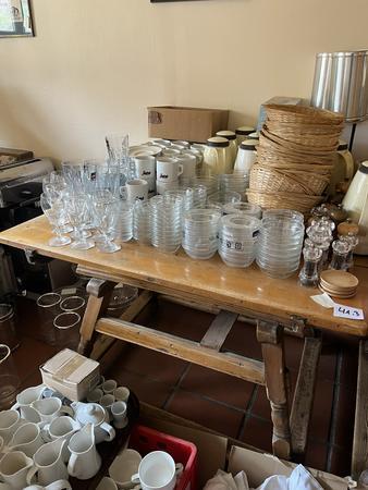 Tisch ca. 105 x 95 x 75 Tisch ca. 105 x 95 x 75