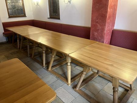 8 Stk. Gastrotische, 95 x 95 x 75 (7 Stk.), 100 x 75 x 75 (1 Stk.) 8 Stk. Gastrotische, 95 x 95 x 75 (7 Stk.), 100 x 75 x 75 (1 Stk.)