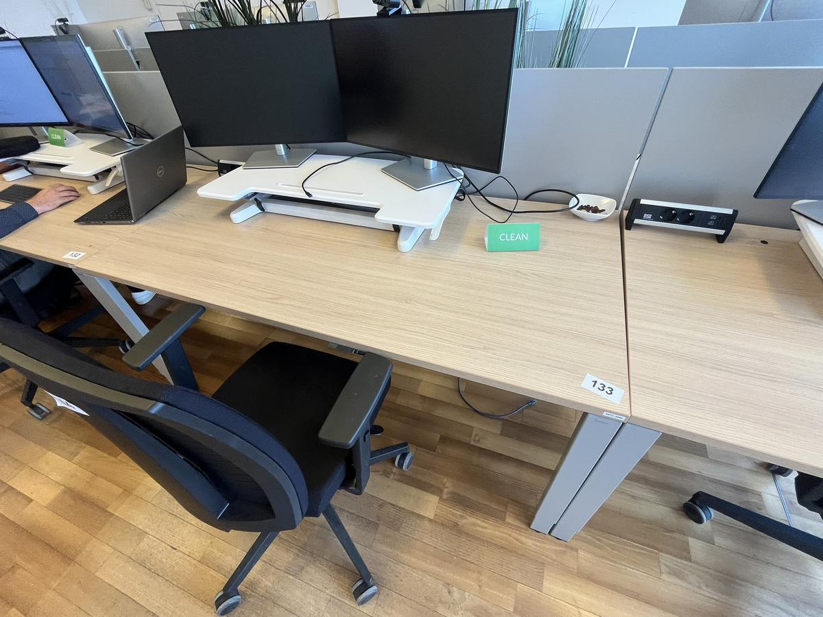 BENE Schreibtisch mit R&uuml;ckwand 160 x 80 cm?d=2026-04-30 18:03:38