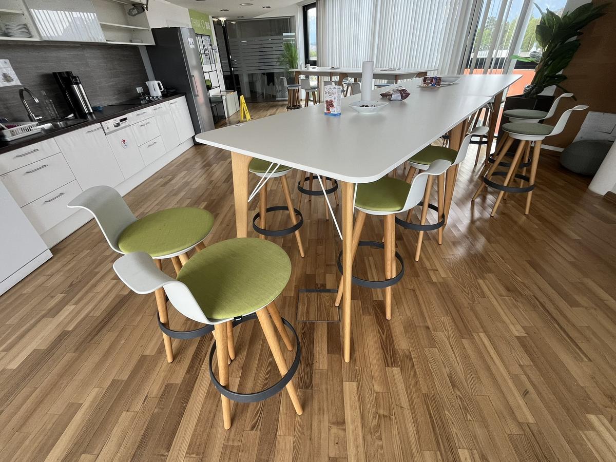 BENE Hochtisch mit 80/100/107 cm mit 6 BENE Hockern drehbar