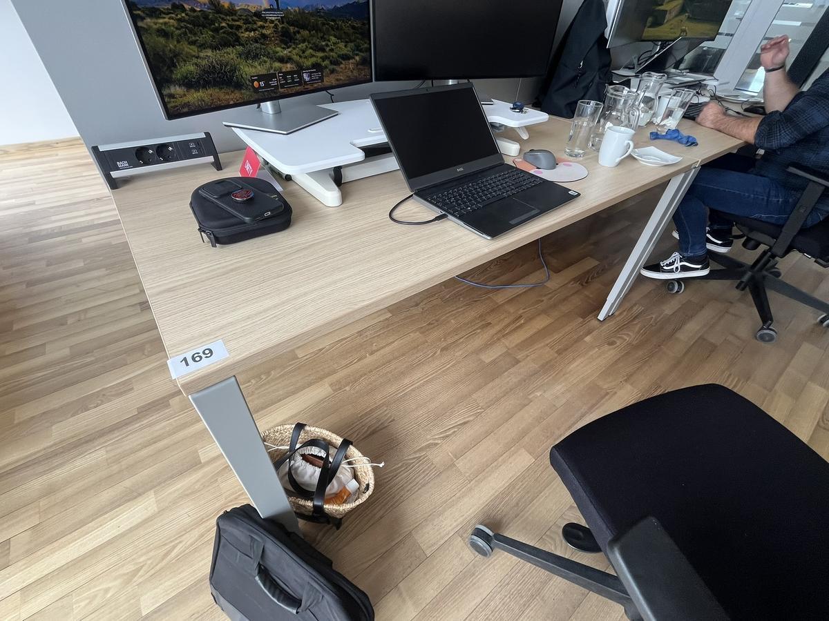 BENE Schreibtisch mit R&uuml;ckwand 160 x 80 cm?d=2026-04-30 18:03:40