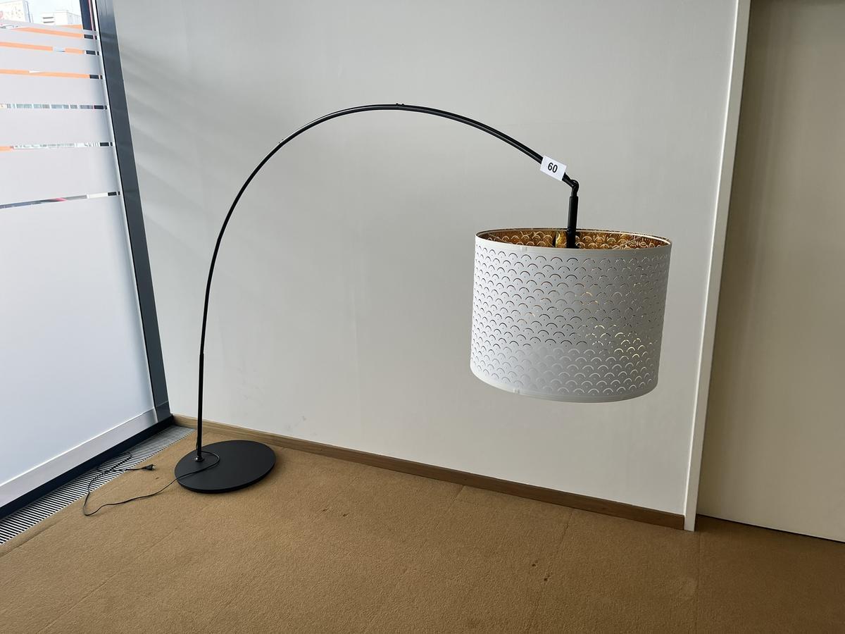 Stehleuchte schwenkbar?d=2026-04-30 18:03:16