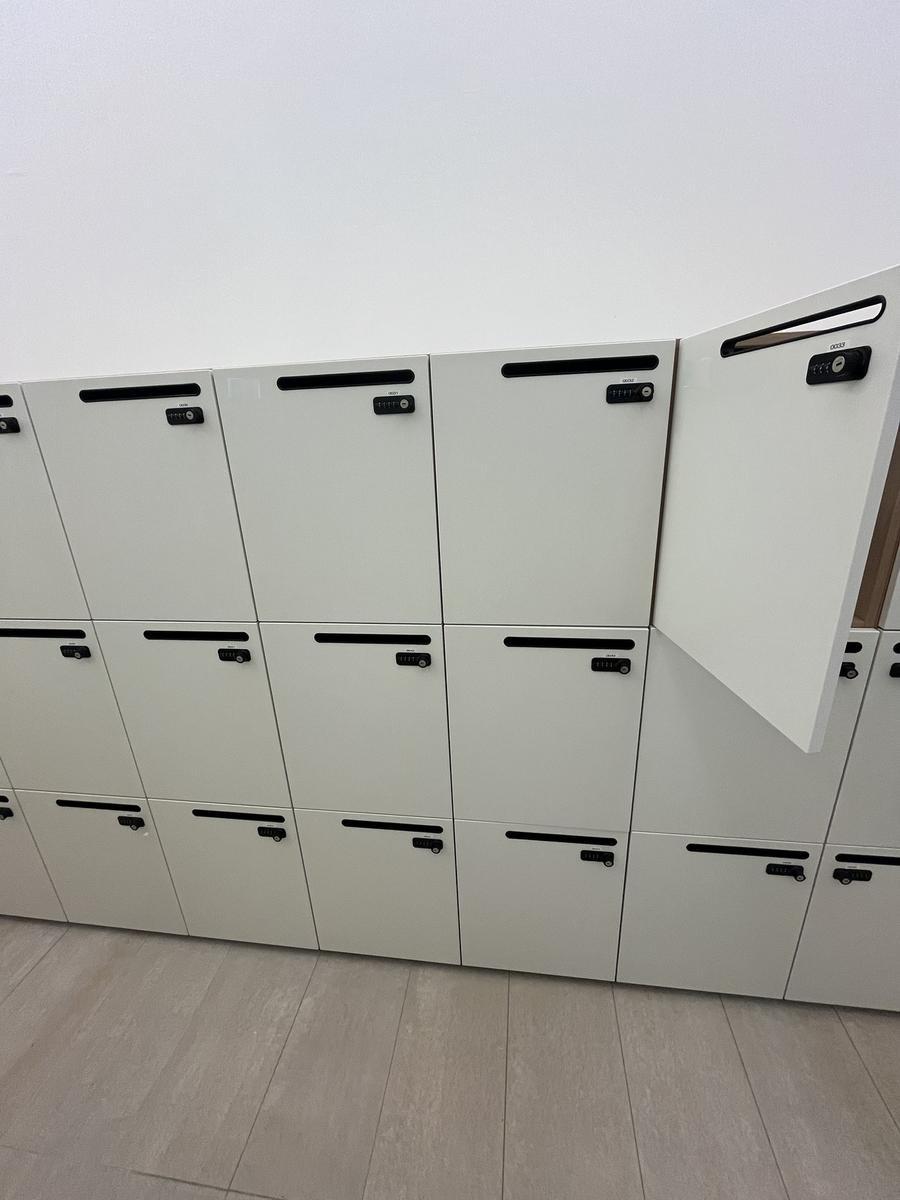 BENE Locker Zahlenschloss -Schlie&szlig;fach f&uuml;r Mitarbeiter 45/60/170 cm
