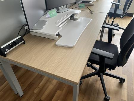 BENE Schreibtisch mit R�ckwand 160 x 80 cm