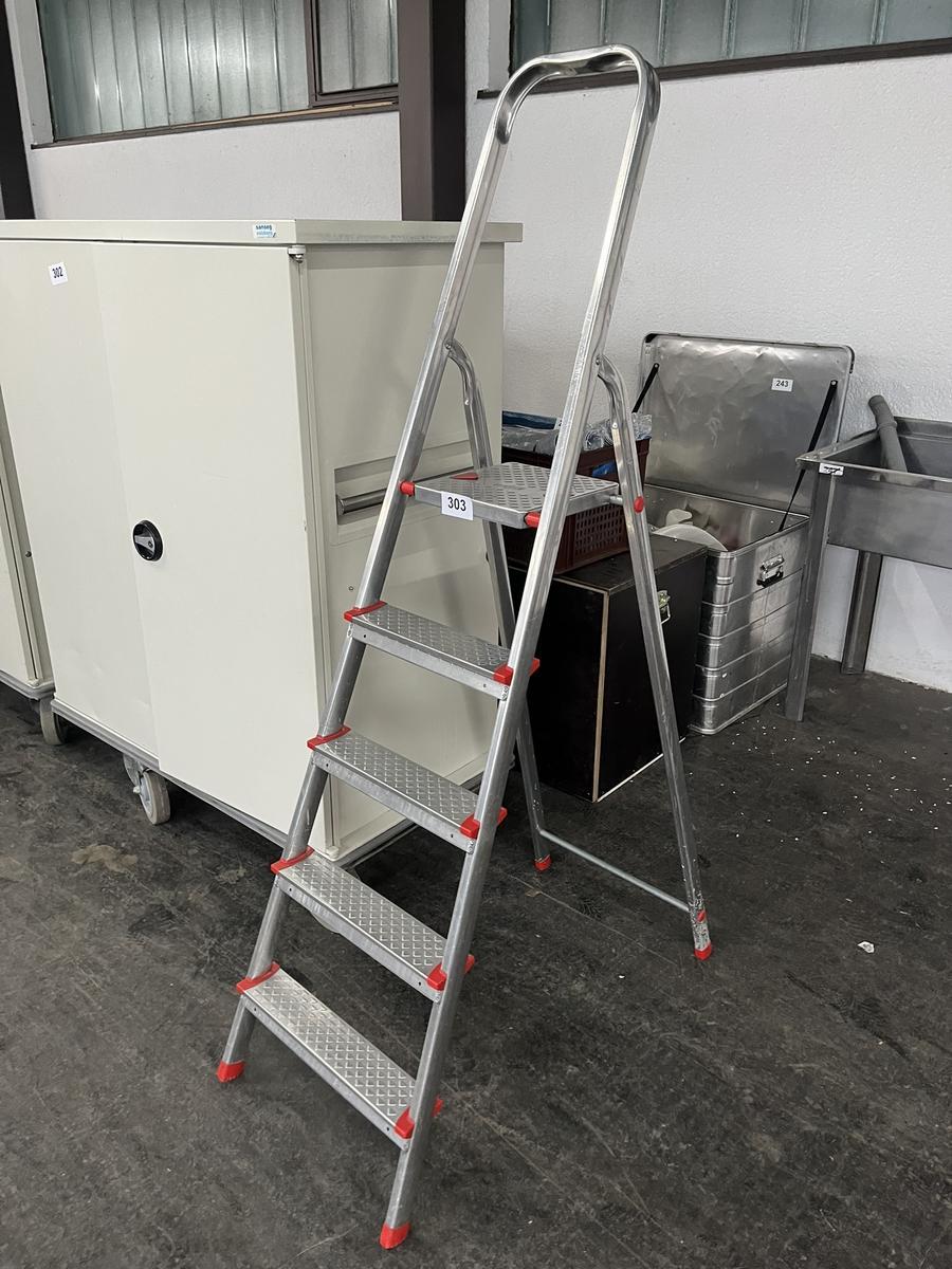 4stufige Aluleiter?d=2026-04-30 16:52:16