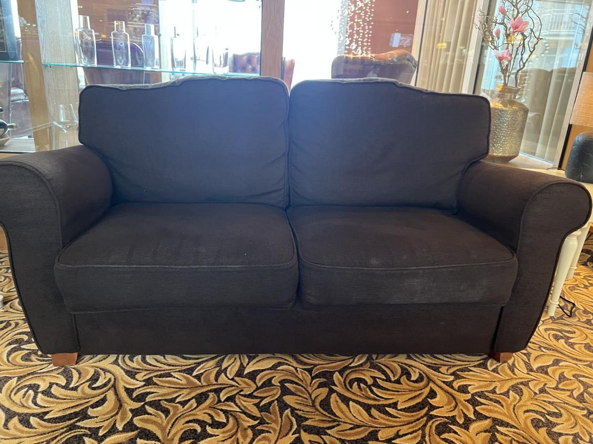 1 Doppelsitzer-Sofa
