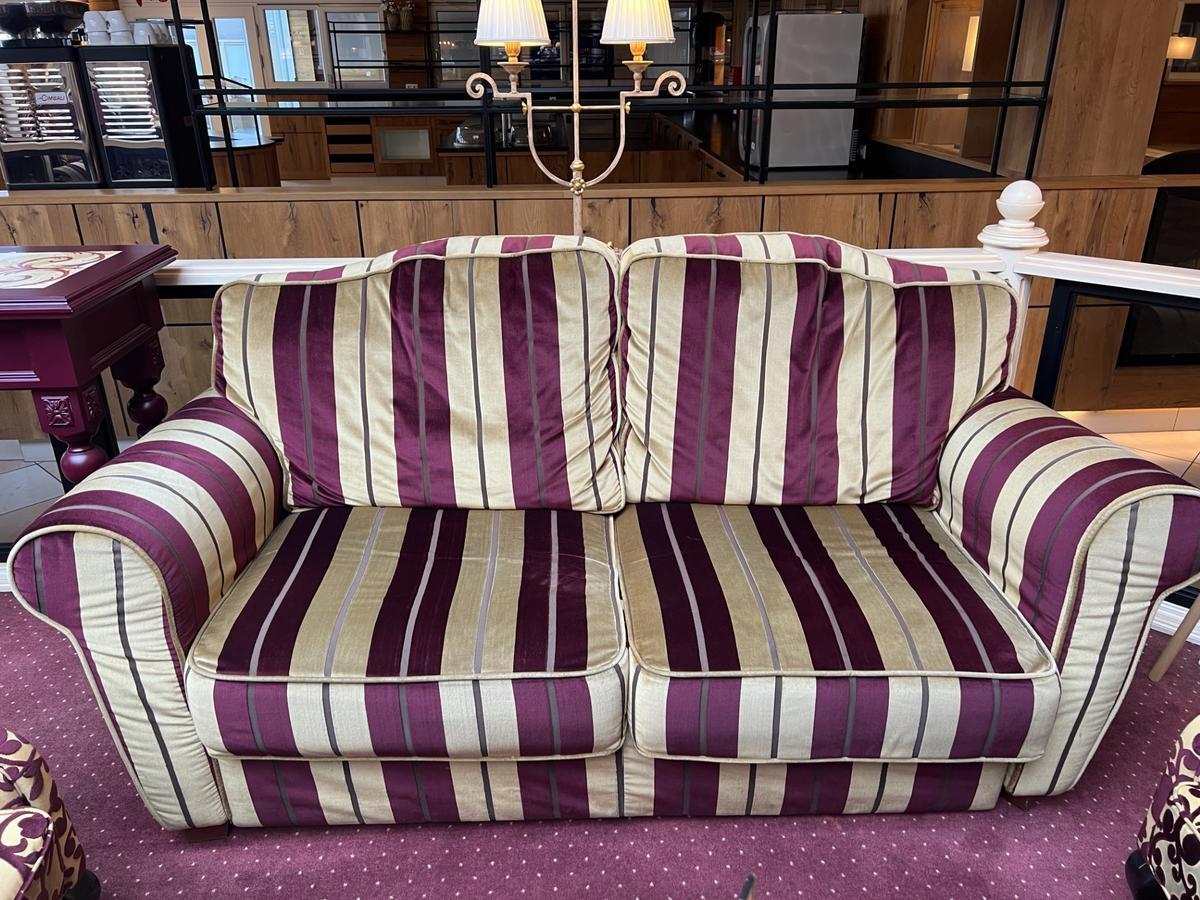 1 Stk. Doppelsitzer-Sofa?d=2026-05-04 15:15:52