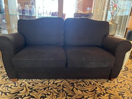 1 Doppelsitzer-Sofa