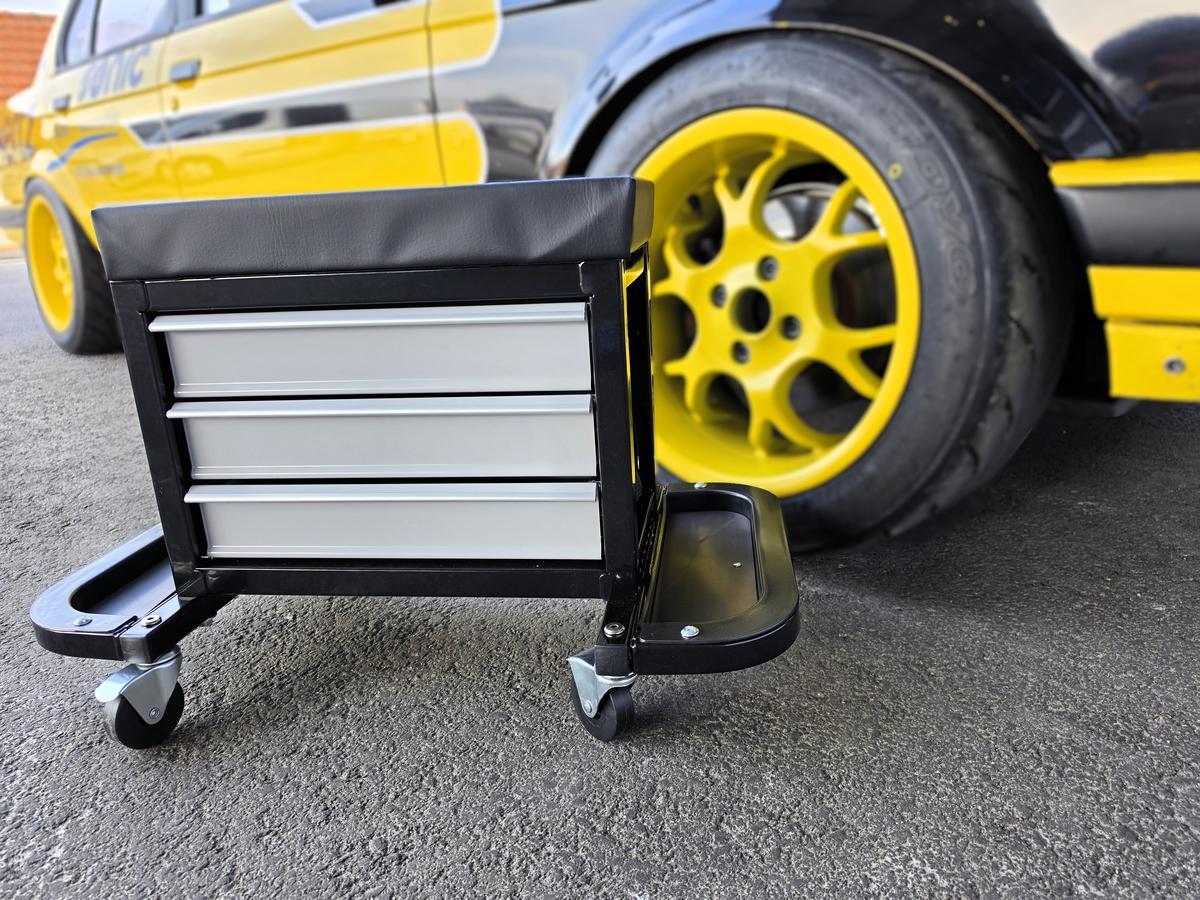 Werkstatthocker mit Laden und Rollen � Silber/Schwarz