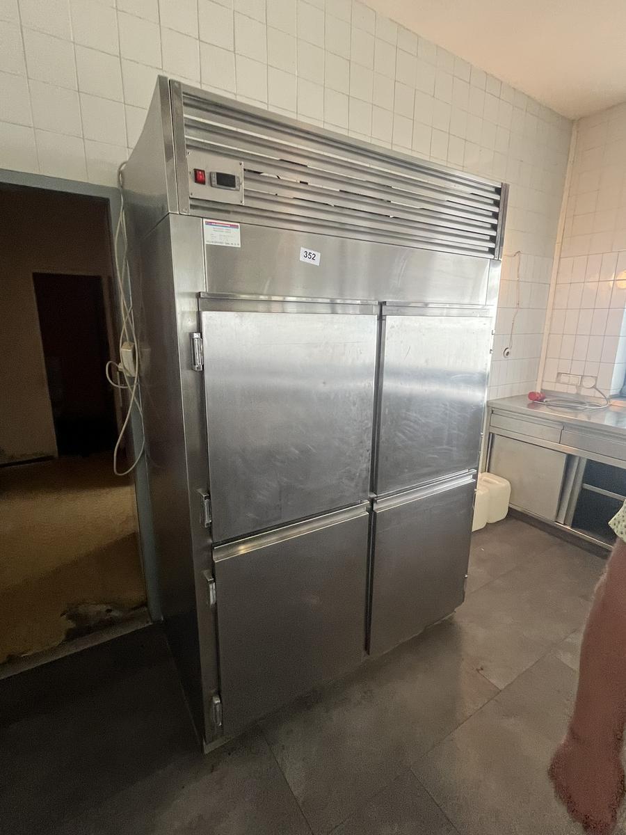 Edelstahlk&uuml;hlschrank mit 4 T&uuml;ren