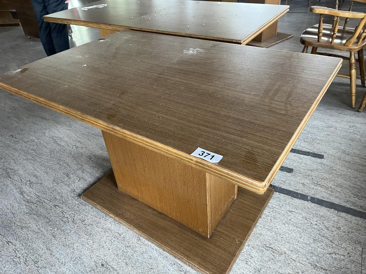 4 Stk. Massivholztische