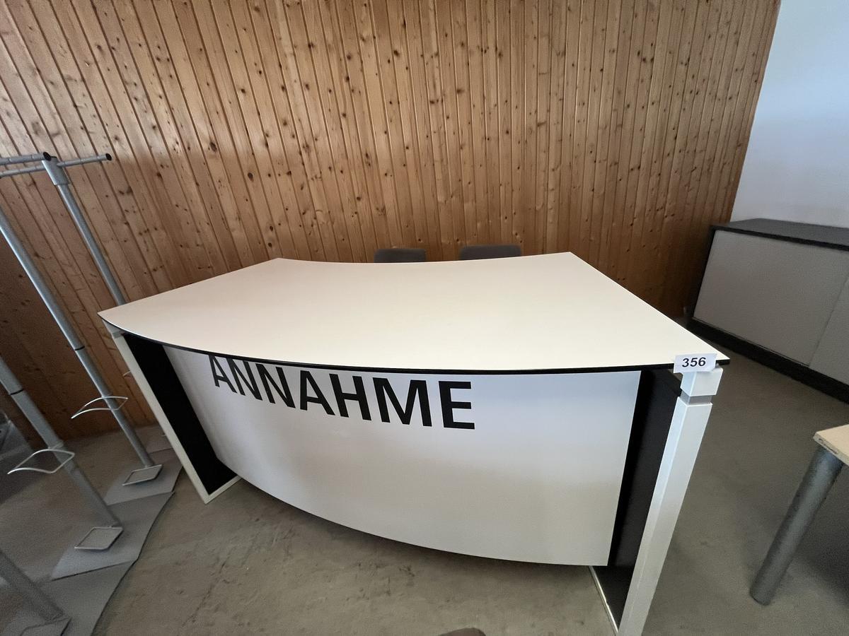 Annahmepult ca. 190 x 80 x 108 cm?d=2026-05-08 16:18:58