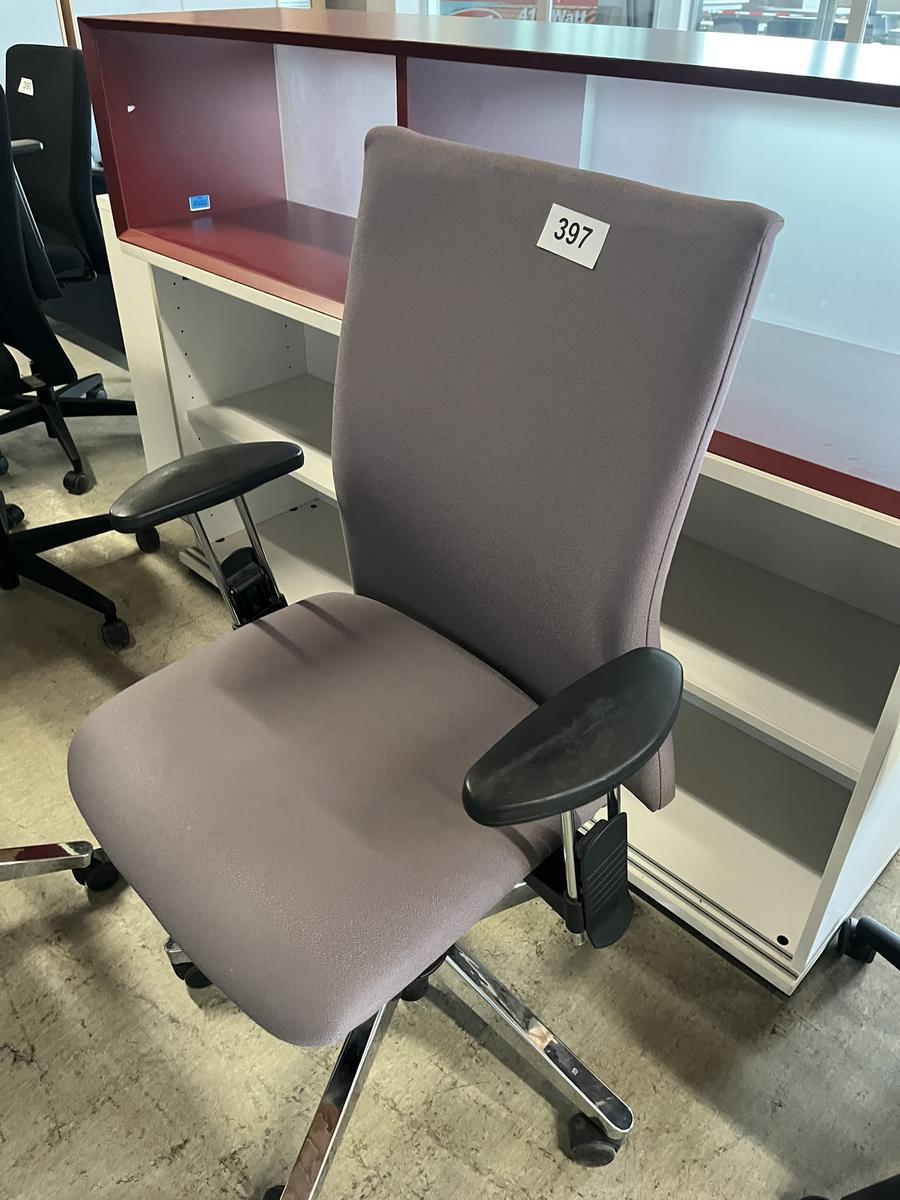 B&uuml;rodrehstuhl mit Armlehne