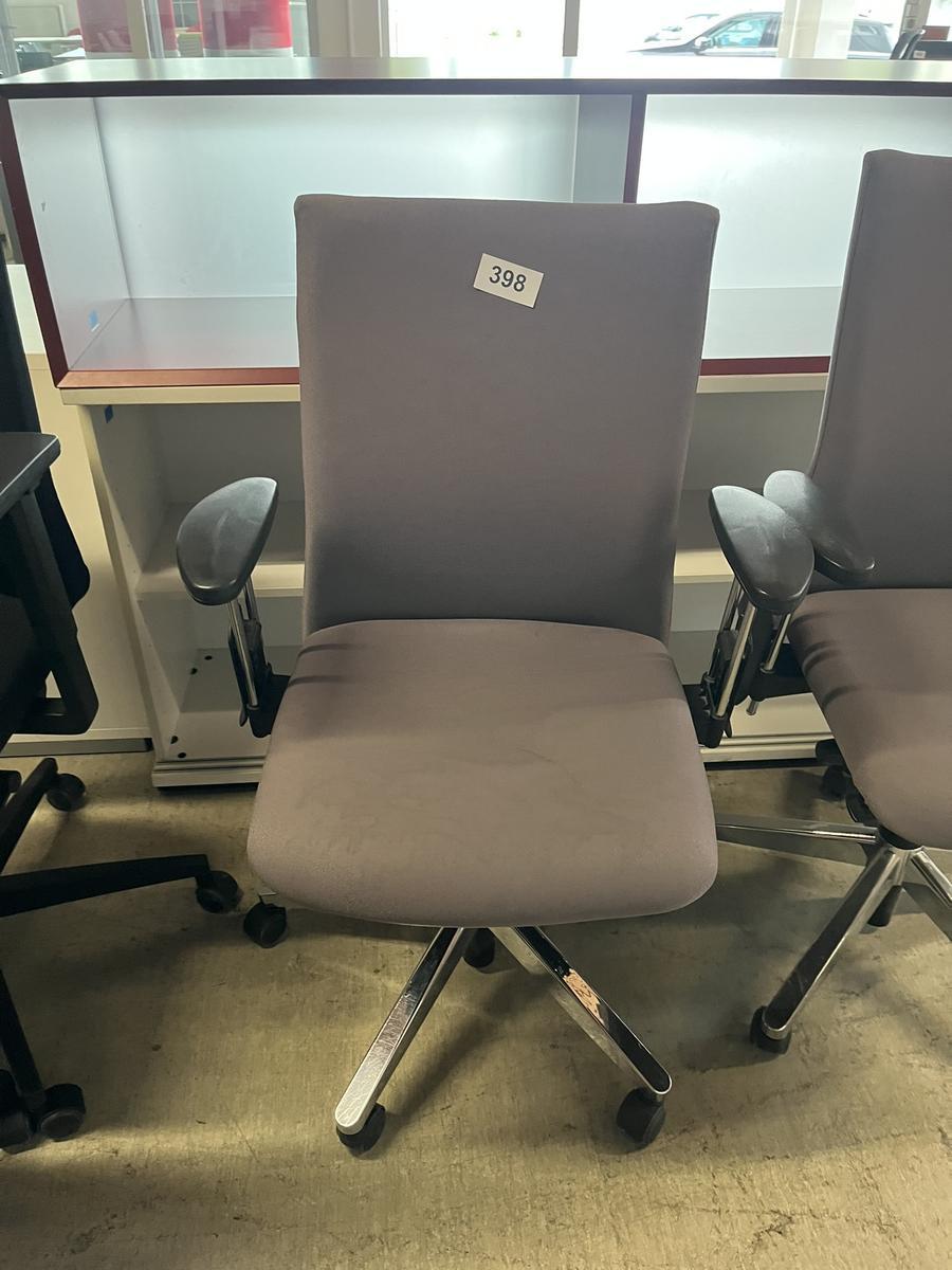 B&uuml;rodrehstuhl mit Armlehne