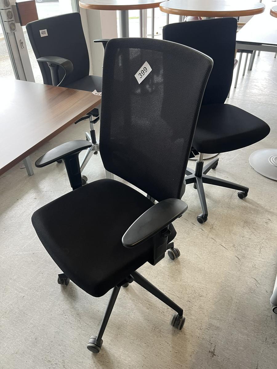 B&uuml;rodrehstuhl Stoff schwarz mit Armlehne