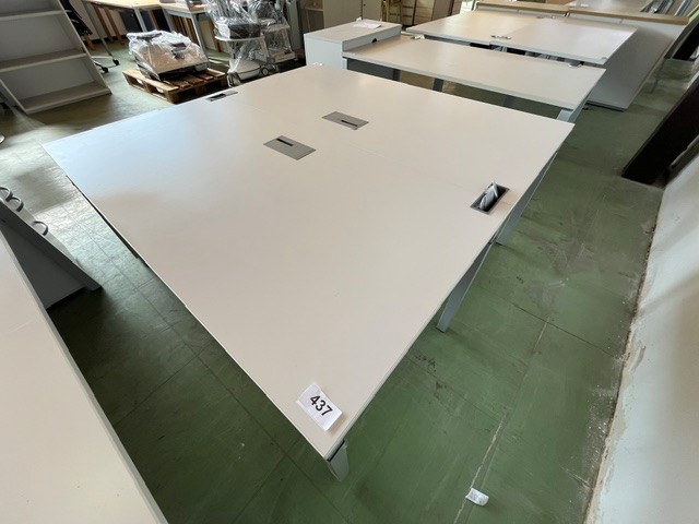 Doppelarbeitsplatz bestehend aus 2 Schreibtischen je 160x80 cm?d=2026-06-22 20:31:22