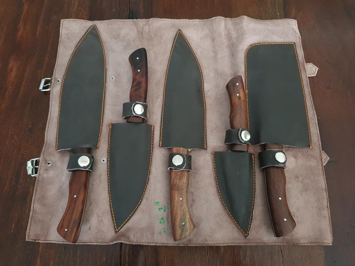 Kochset mit 5 Damast-Messer und brauner Lederrolle
