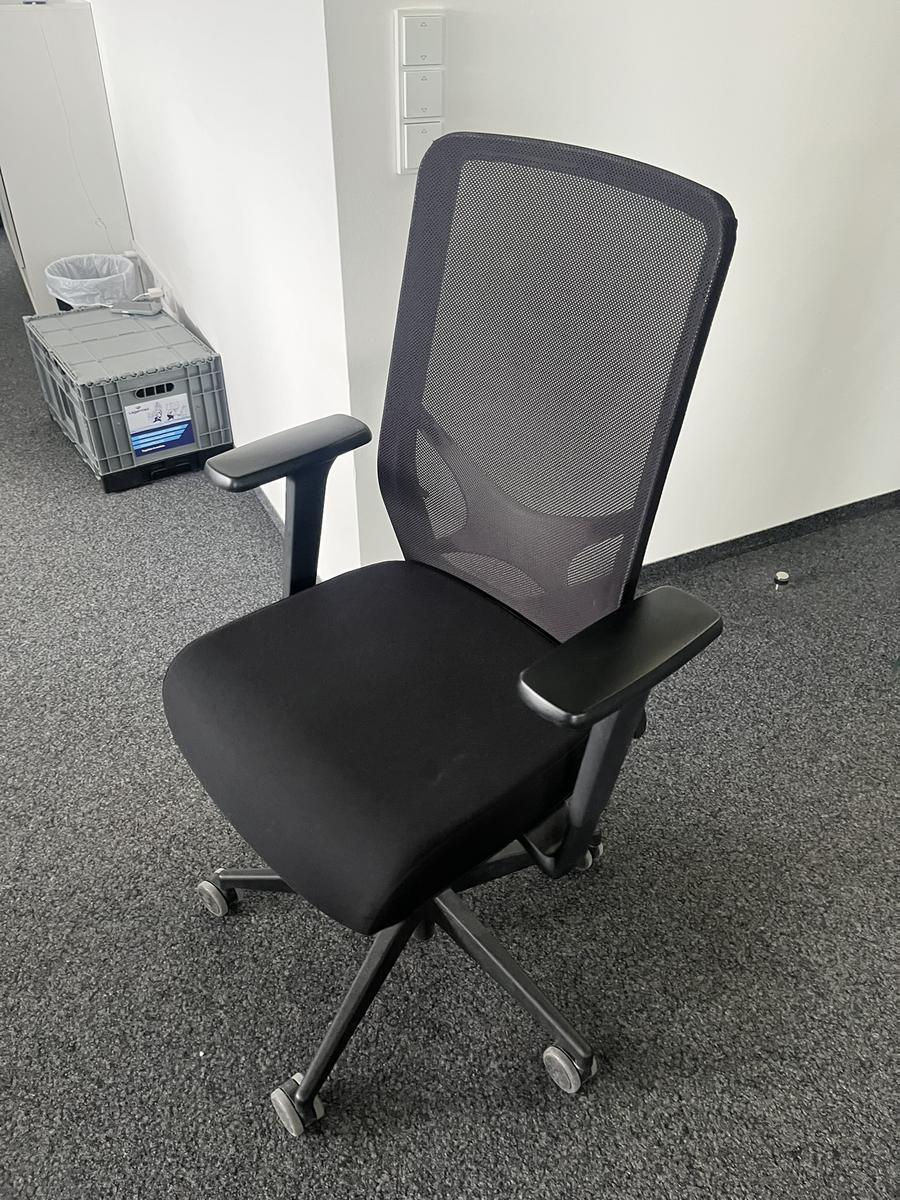 B&uuml;rodrehstuhl mit Armlehne Narbutas