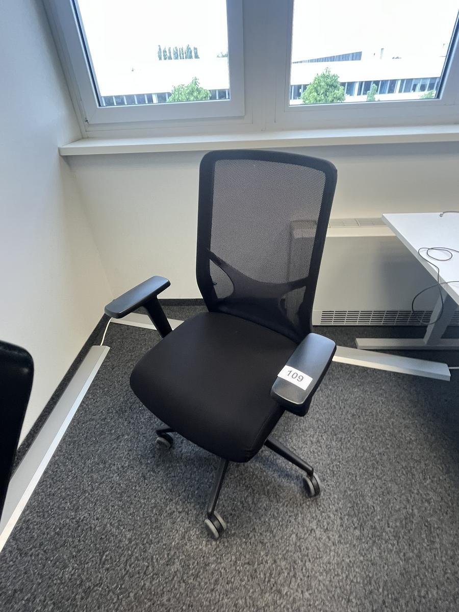 B&uuml;rodrehstuhl mit Armlehne Narbutas