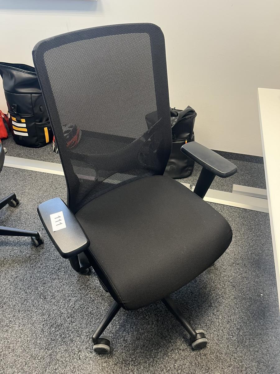 B&uuml;rodrehstuhl mit Armlehne Narbutas